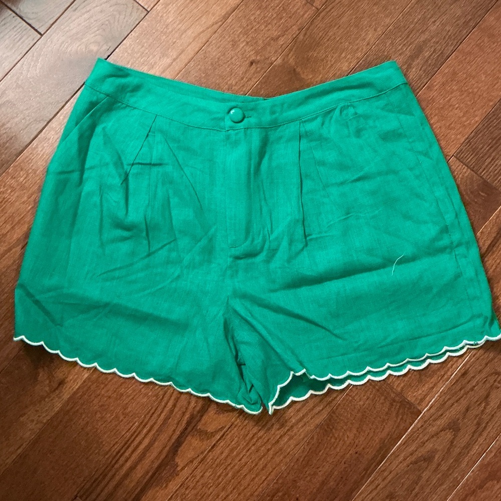 High Waist Scallop Hem Shorts - Green